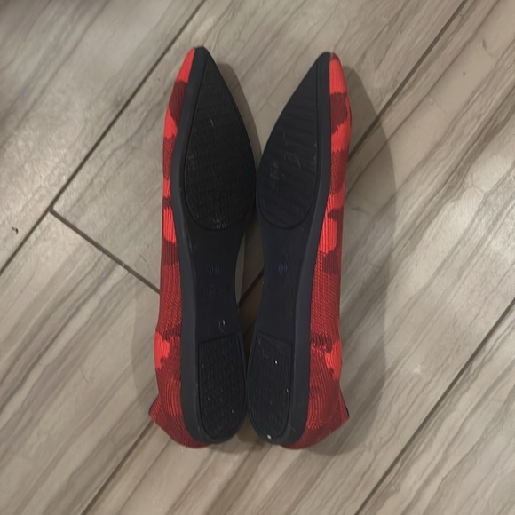 Rothys The Point in Red Camo - Picture 6 of 8